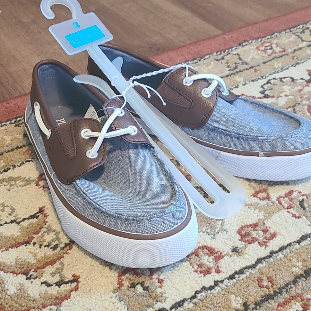 💋3/$30 Childrens place boys boat shoes